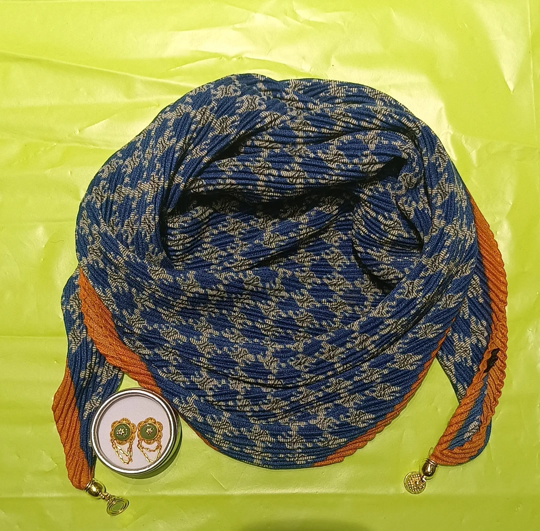 时尚百搭围巾秋冬款。绿色