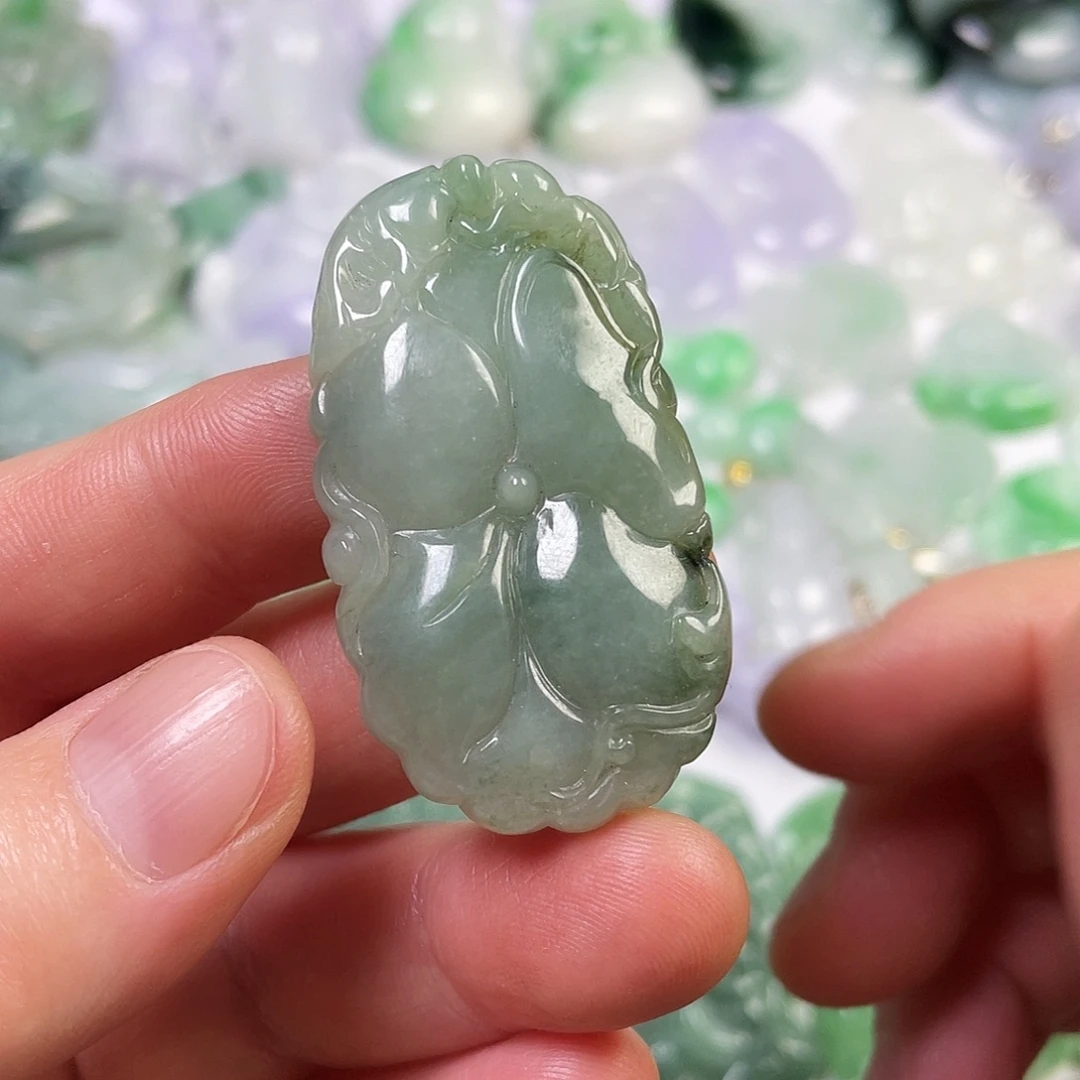 翡翠未镶嵌颈饰荷叶鱼