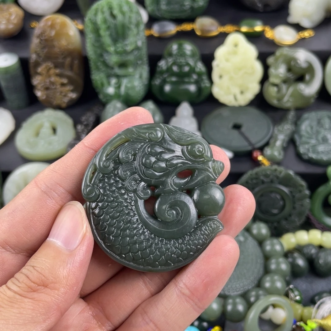 ****甜颈饰未镶嵌和田玉