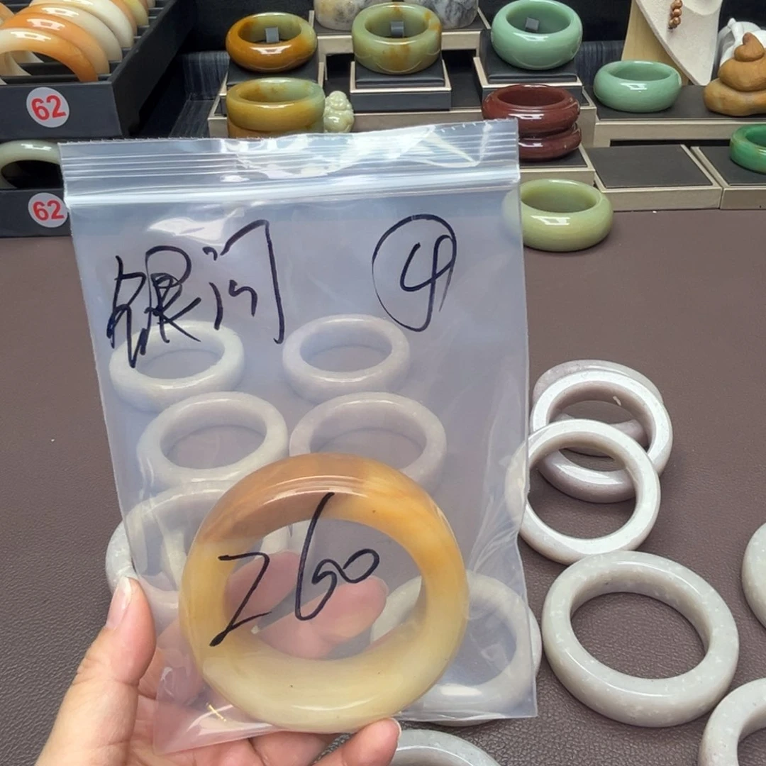 石英质玉手镯未镶嵌银**y