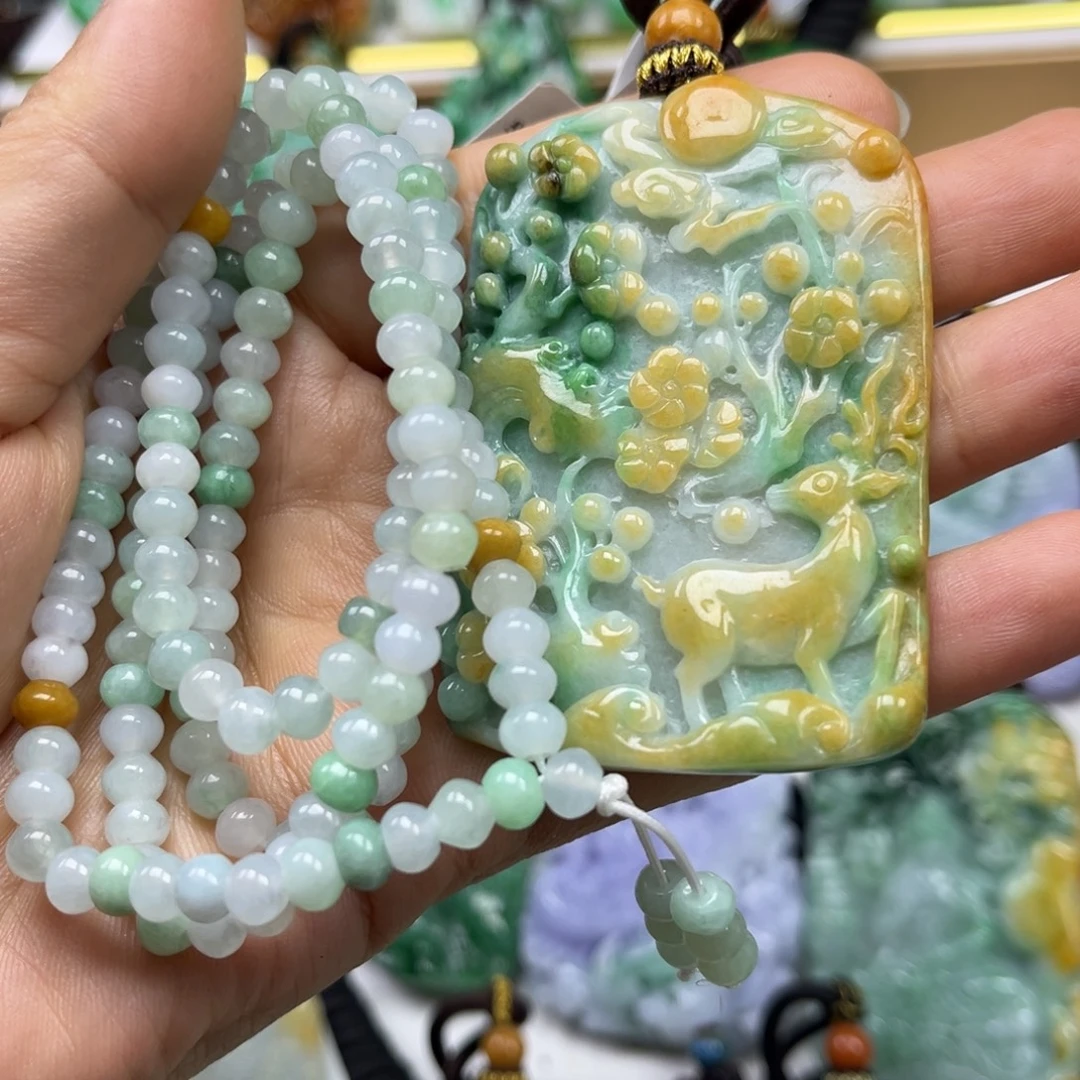 钰***莹翡翠未镶嵌颈饰吊坠