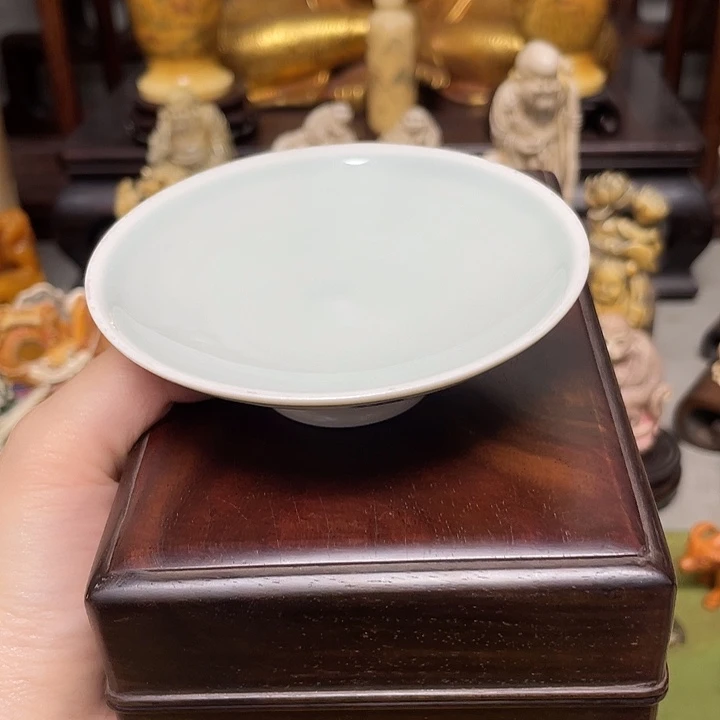 用***3瓷片精致雕刻工艺品