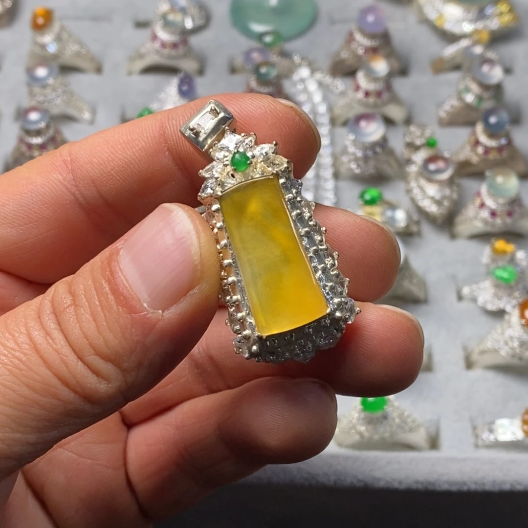 定制翡翠未镶嵌裸石黄翡无事牌