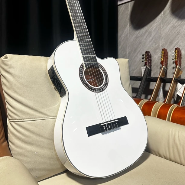 凯利达牌白色古典吉他电箱吉他