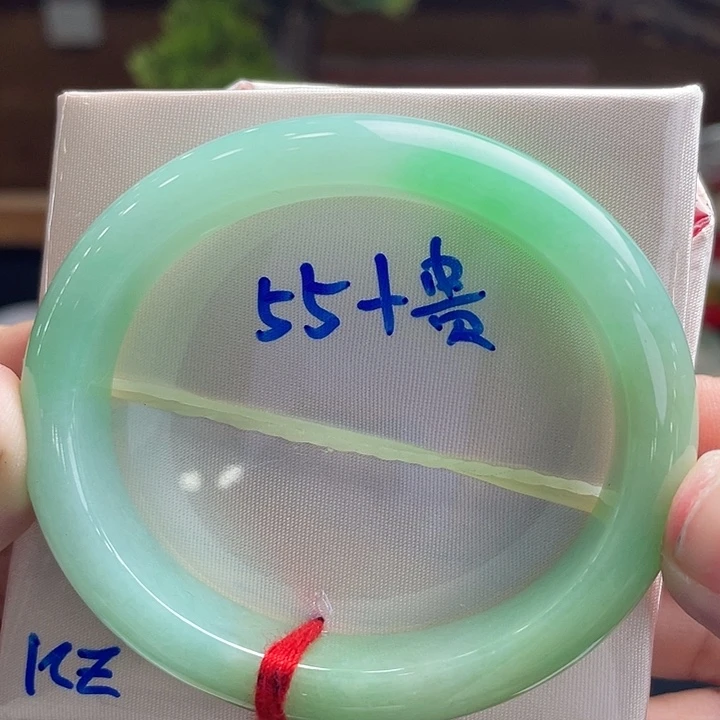 翡翠未镶嵌手镯55.1贵妃 苹果绿