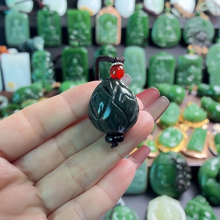 子***怡和田玉未镶嵌挂件