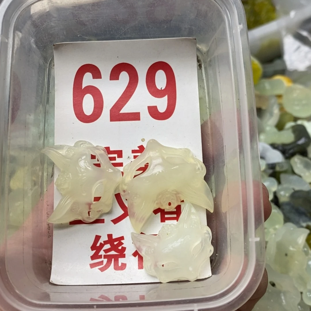 蛇纹石玉挂坠未镶嵌