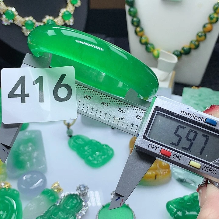 翡翠吊坠(赠链)未镶嵌