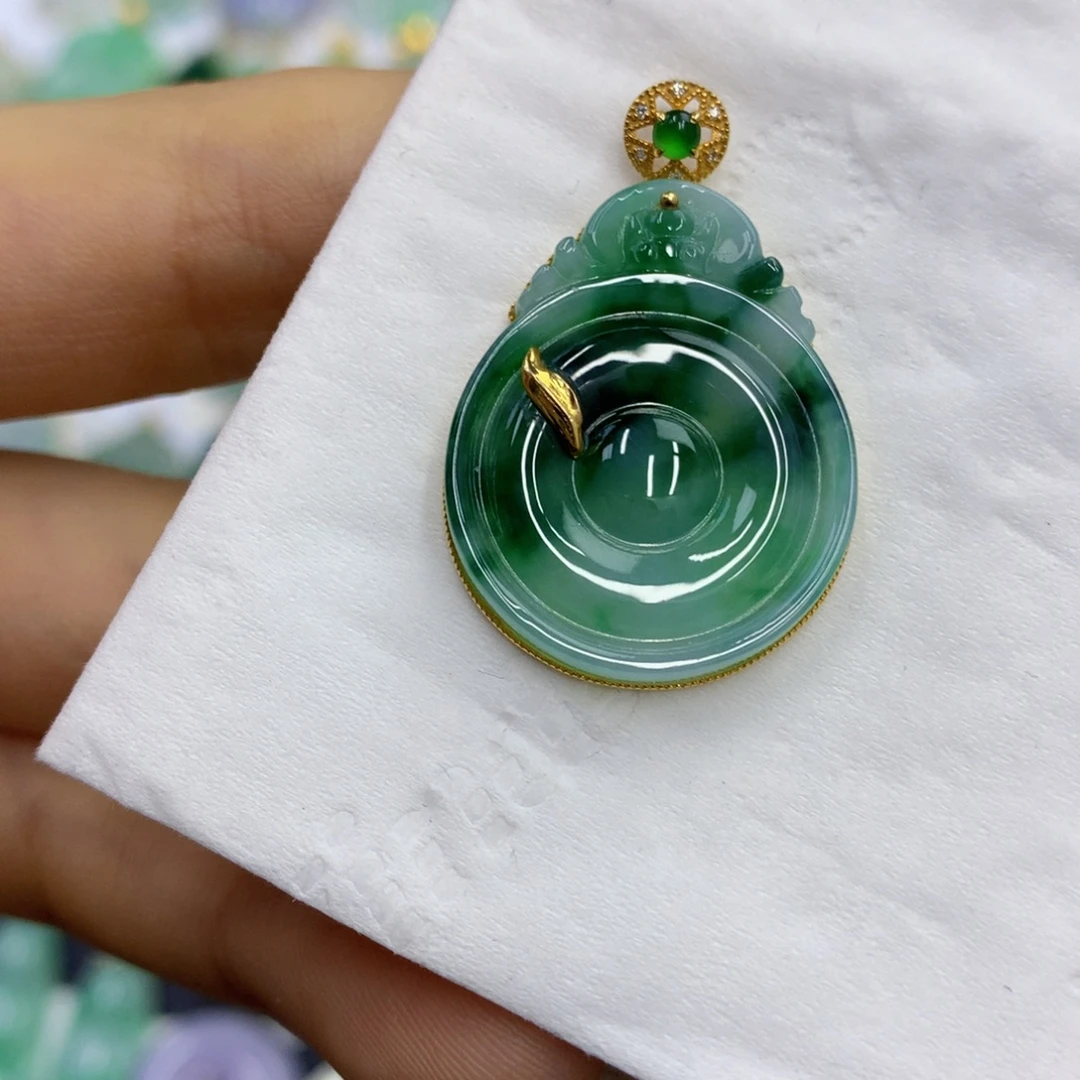 翡翠18K金镶嵌颈饰