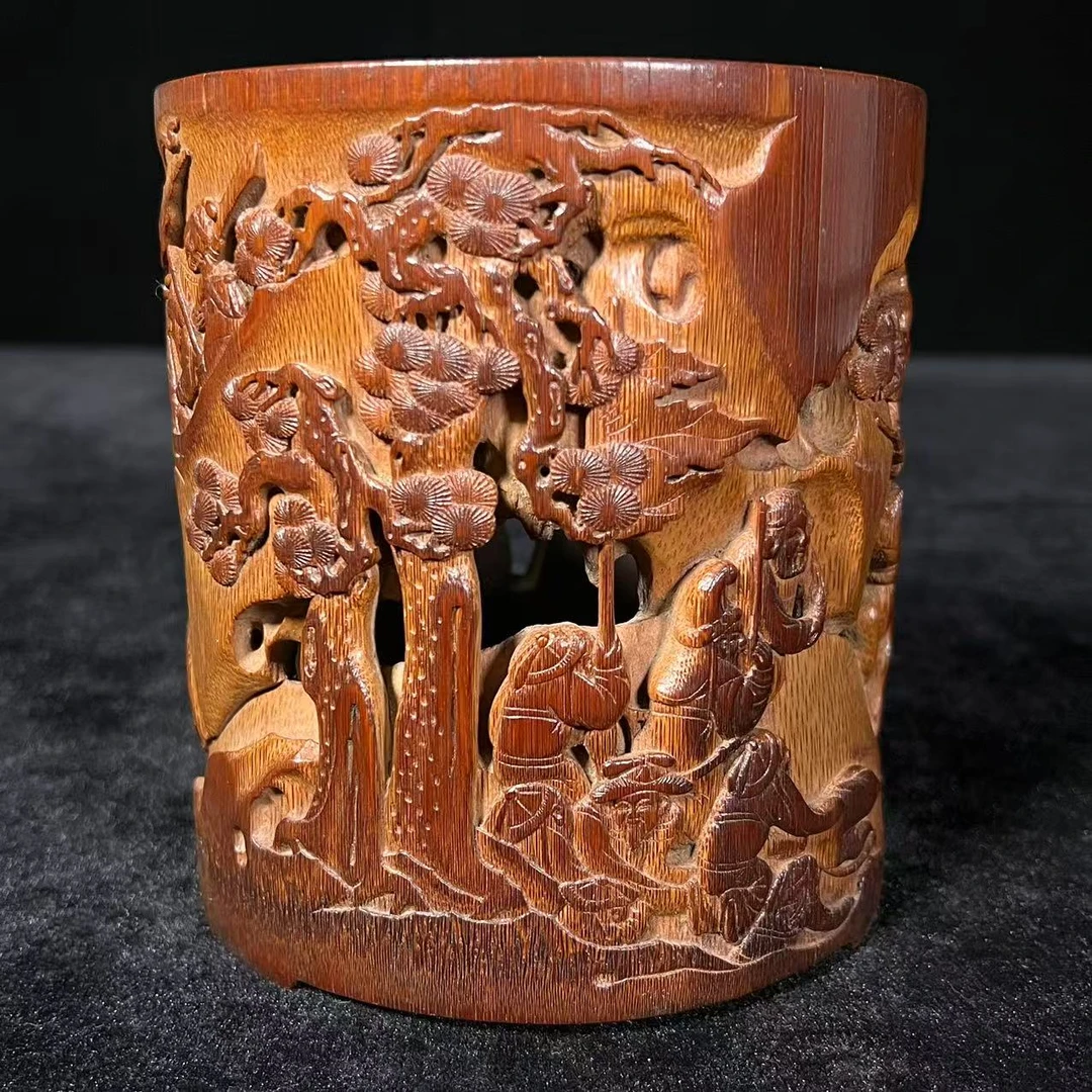 Lot6:  竹雕笔筒H:14.9cm