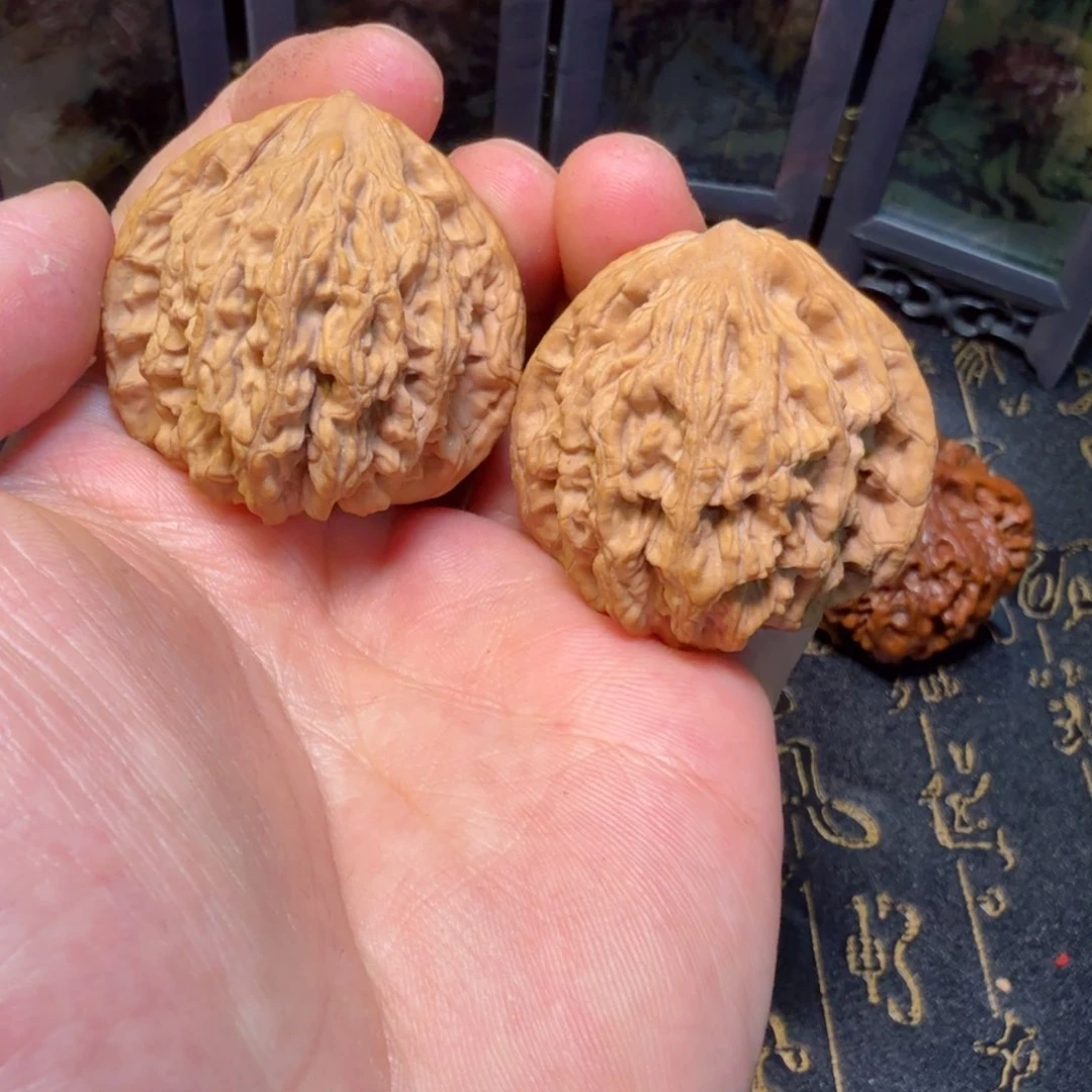 文玩核桃吊坠粗筋虎头40