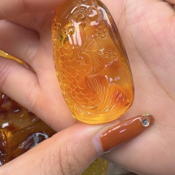 琥珀未镶嵌珠宝奇石吊坠