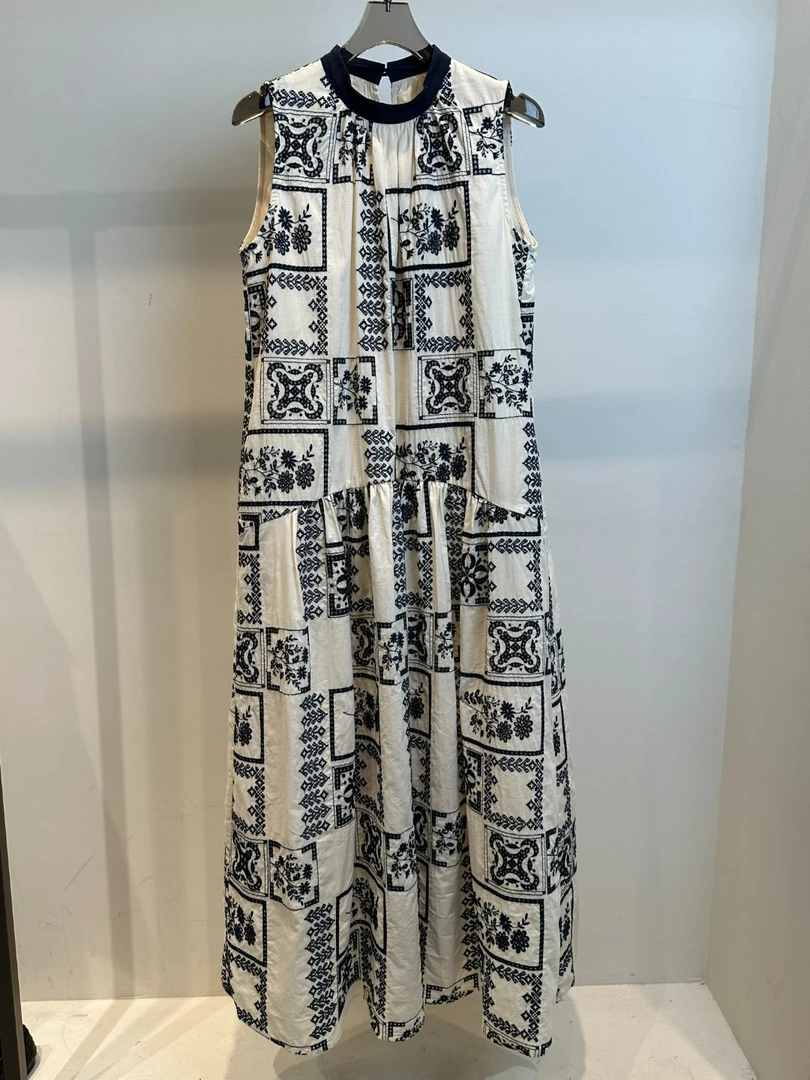 亚薇女装 重工刺绣连衣裙 民族风雕孔160-LYQCX