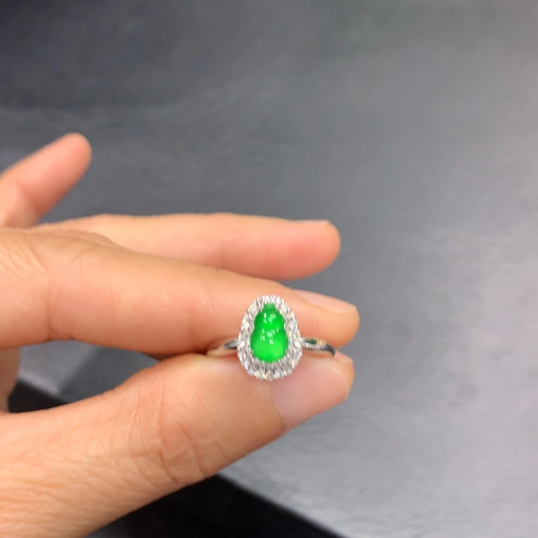 翡翠18K金镶嵌戒指