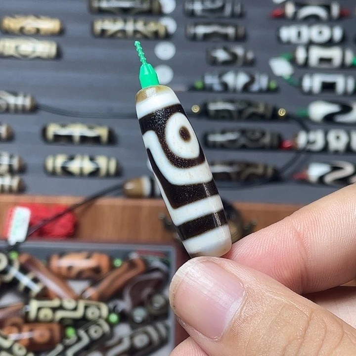 旾***西玛瑙/玉髓（覆膜）未镶嵌颈饰