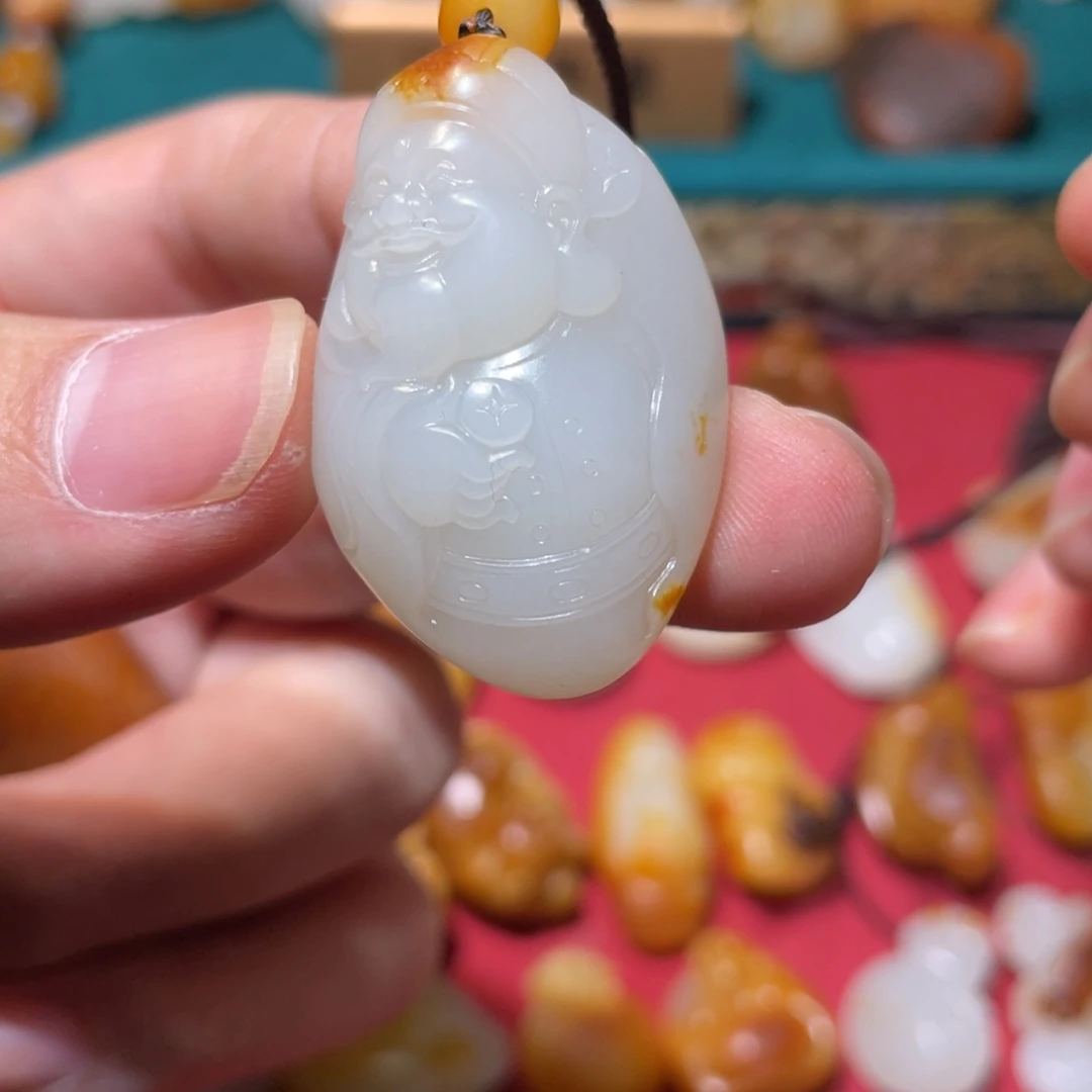 蒋***力和田玉未镶嵌颈饰