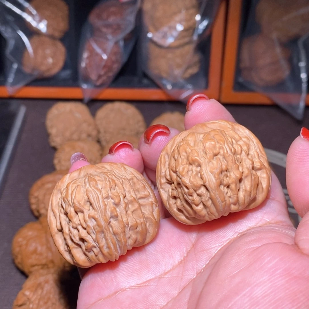 本***心文玩核桃把件汉高楼