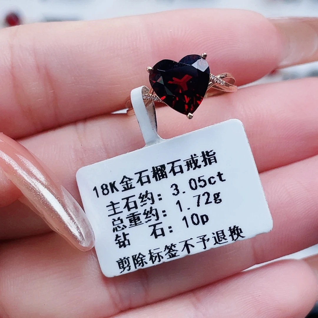 18K金镶嵌戒指石榴石