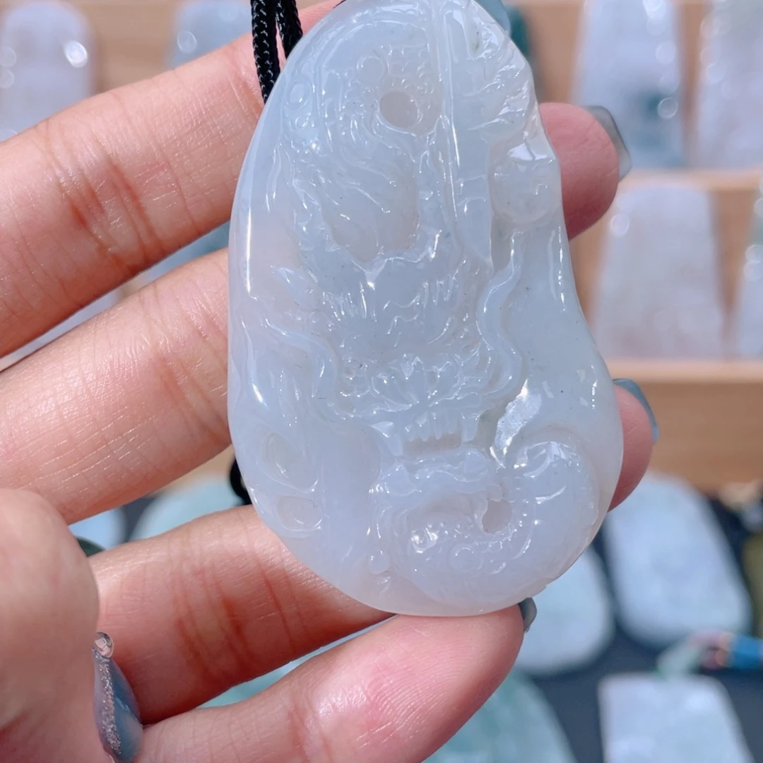 颈饰未镶嵌翡翠龙牌