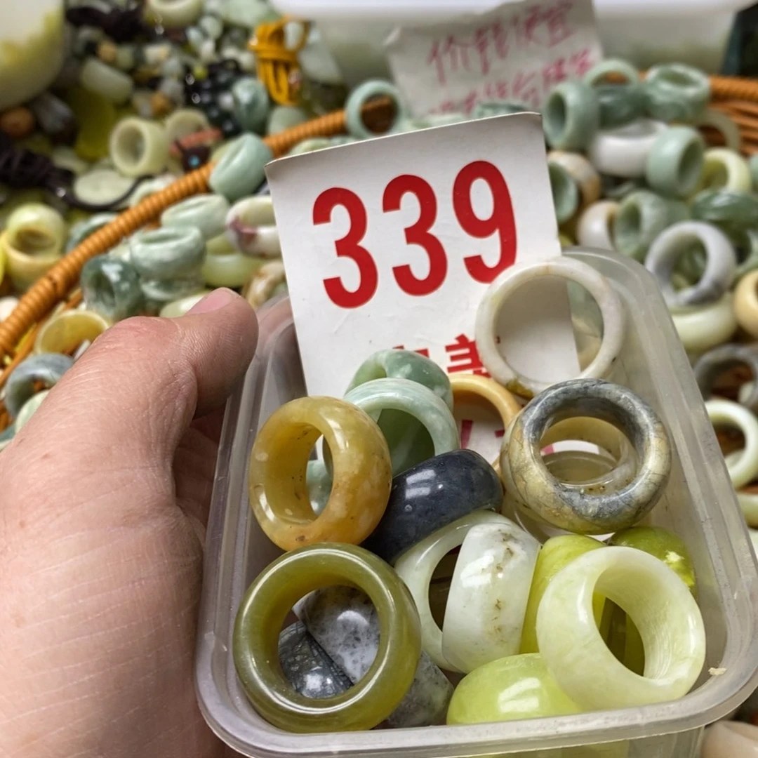 蛇纹石玉挂坠未镶嵌