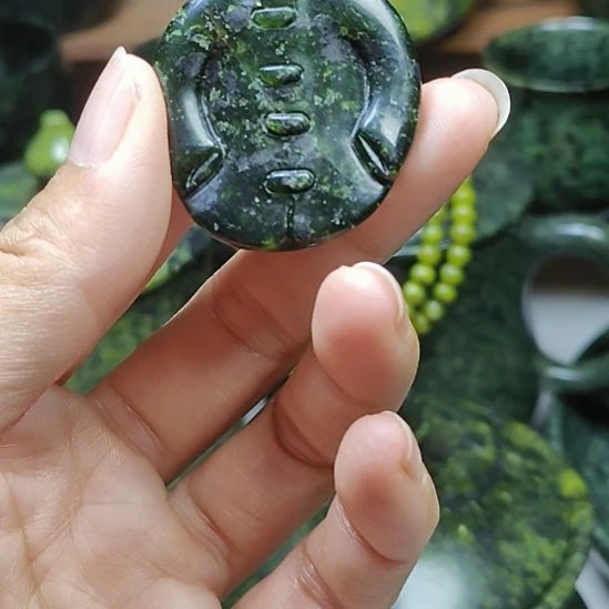 蛇纹石玉未镶嵌吊坠