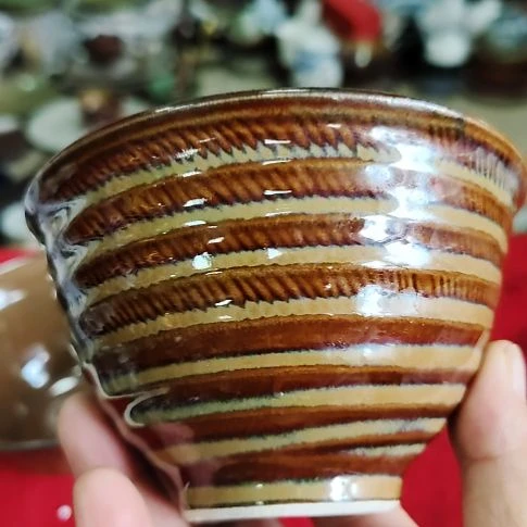 瓷片瓷片，各种摆件，盘，碗，沙锅，均有瑕疵。