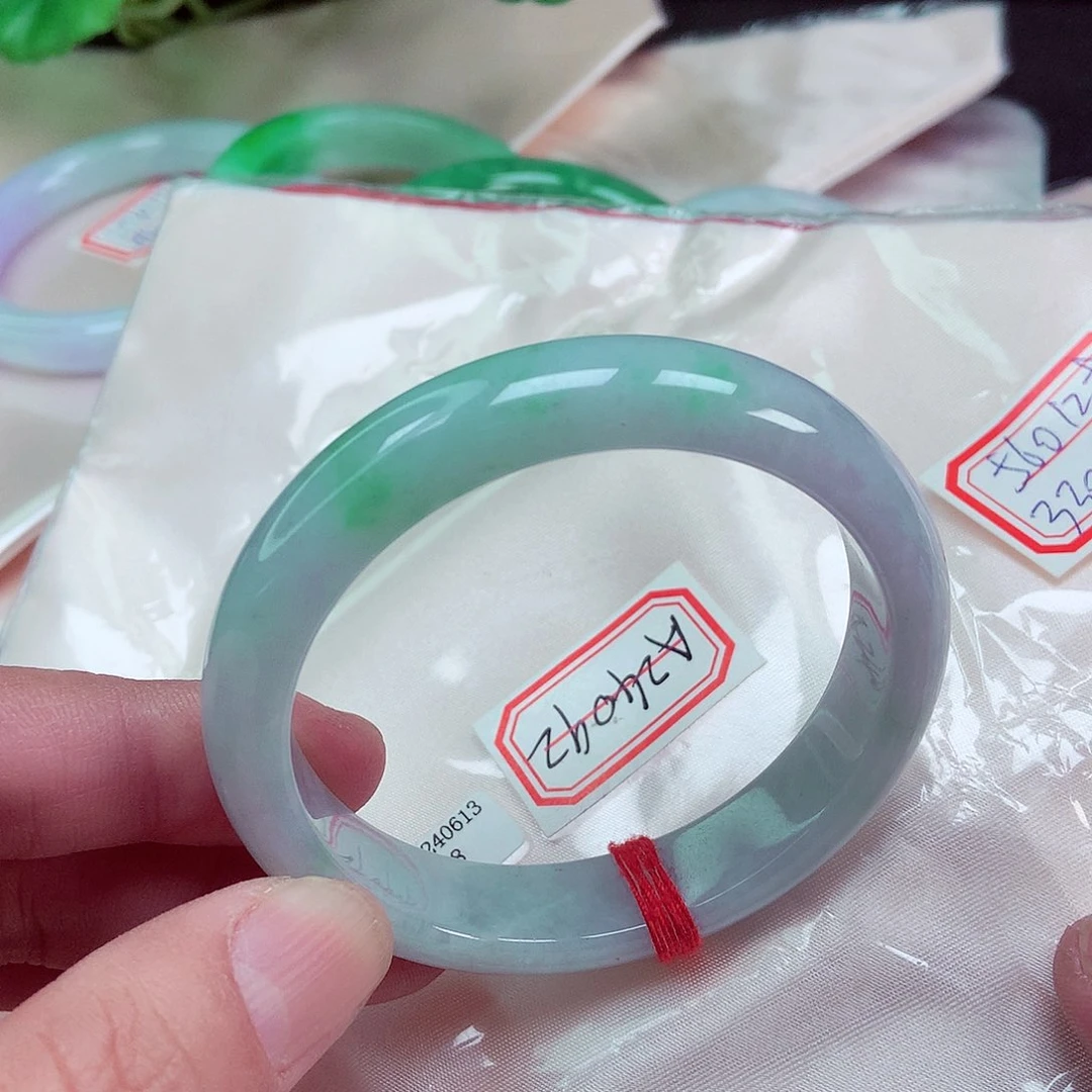 翡翠手镯未镶嵌圈口58