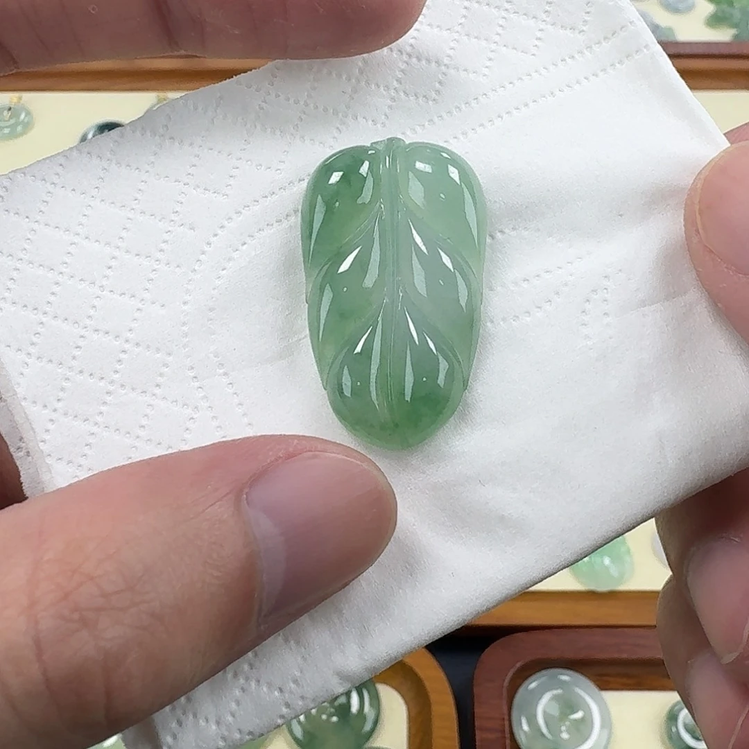 翡翠未镶嵌颈饰冰叶子