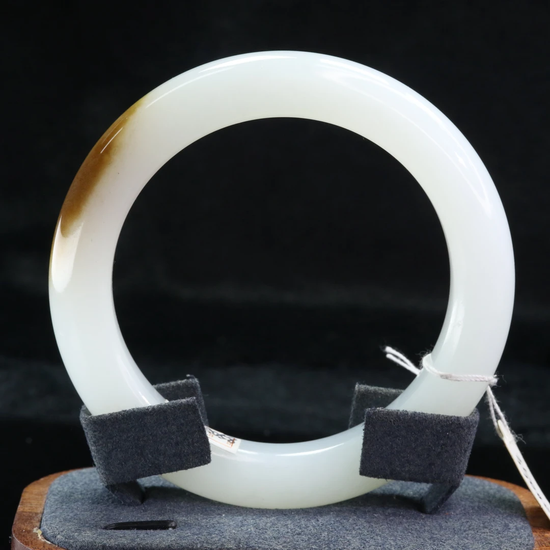 60和田玉羊脂白一口糖手镯/300288保利厦门拍卖