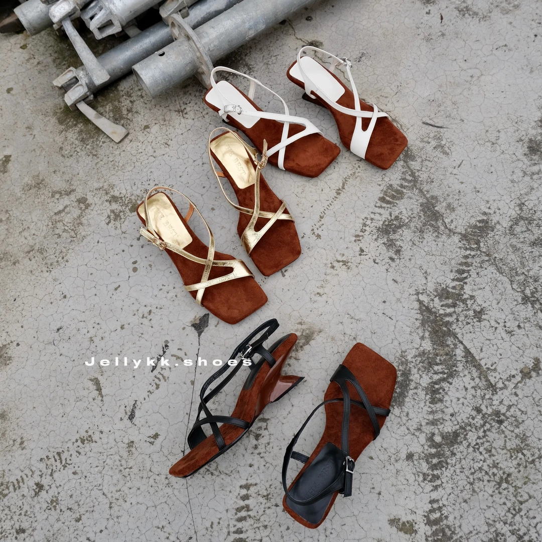 【Jellykk】6cm欧美风设计师款方头夏季百搭软底交叉高跟时装凉鞋