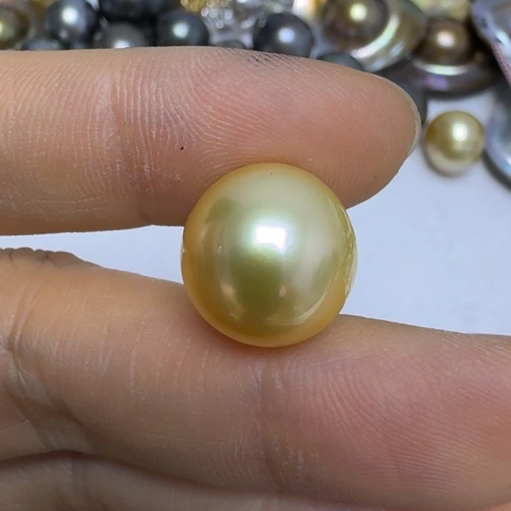 淇***洋海水珍珠颈饰未镶嵌