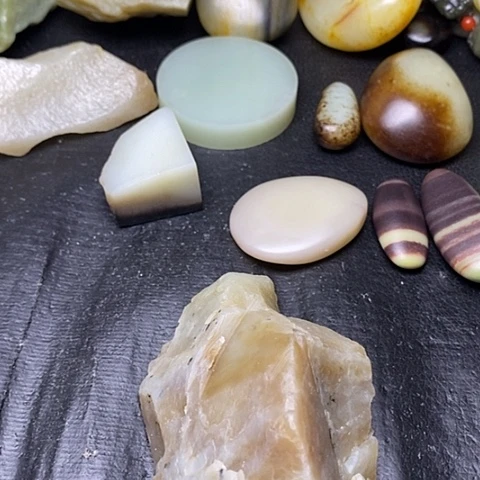 未镶嵌和田玉摆件