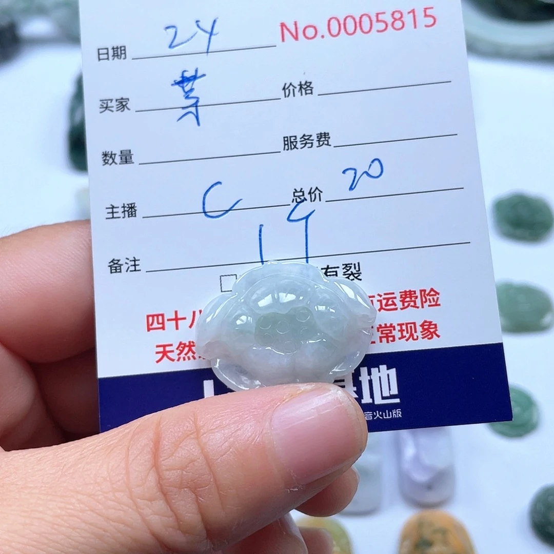 项圈未镶嵌翡翠?****茅