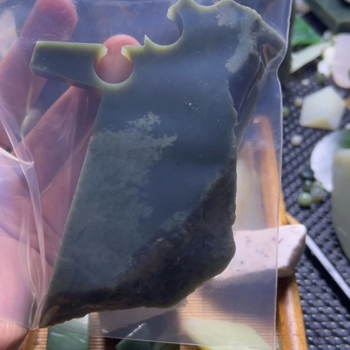 雪***痕和田玉（糖玉）未镶嵌珠宝半成品