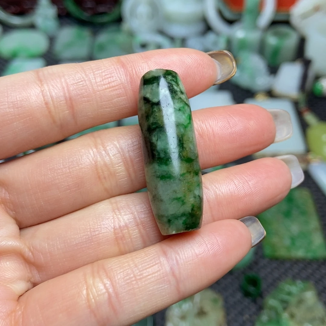 翡翠未镶嵌挂件清