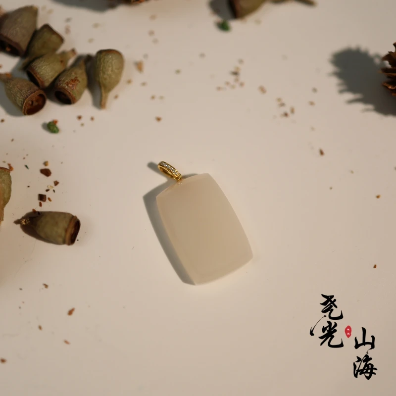 桃露丨18K金镶嵌*天然和田玉*冰藕粉无事牌【26*17*5.6】