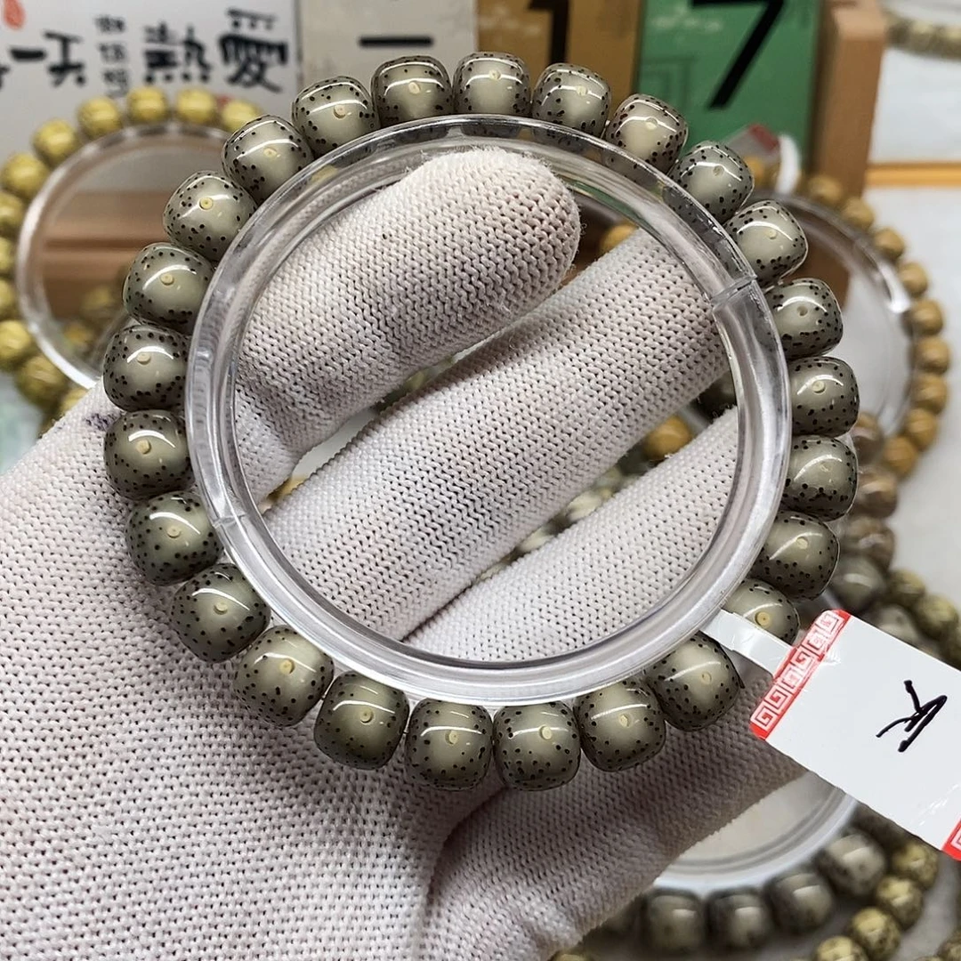 星月菩提手串9.8精品玉化冰透奶奶灰正月大眼双留白小细星