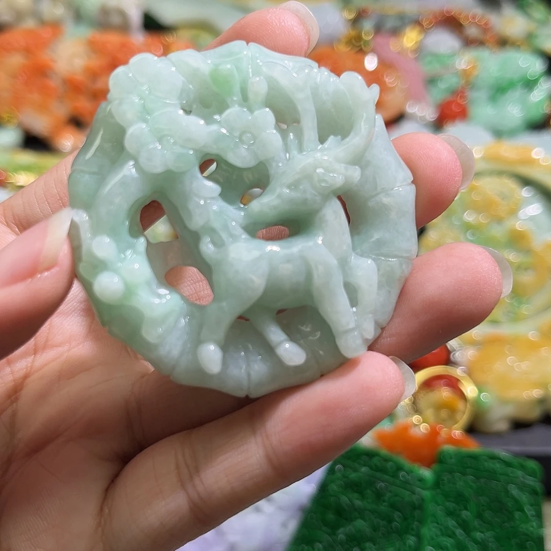 翡翠未镶嵌颈饰待编织