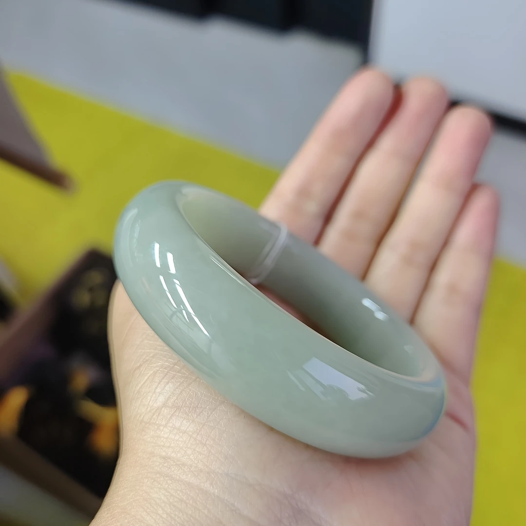 新疆料且末县且末蓝奶蓝色女士手镯圈口60