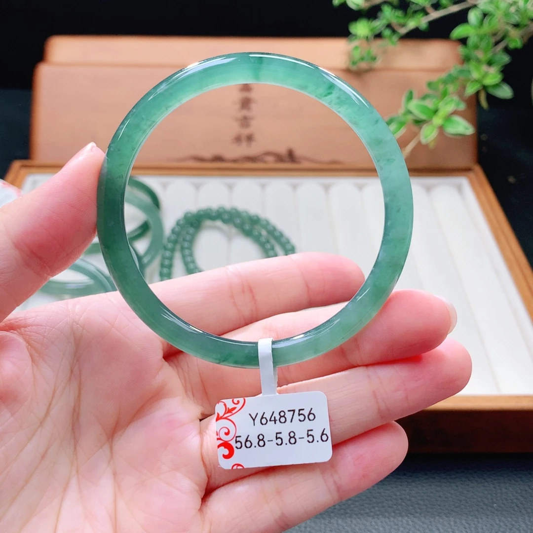 未镶嵌手镯（圆镯）翡翠
