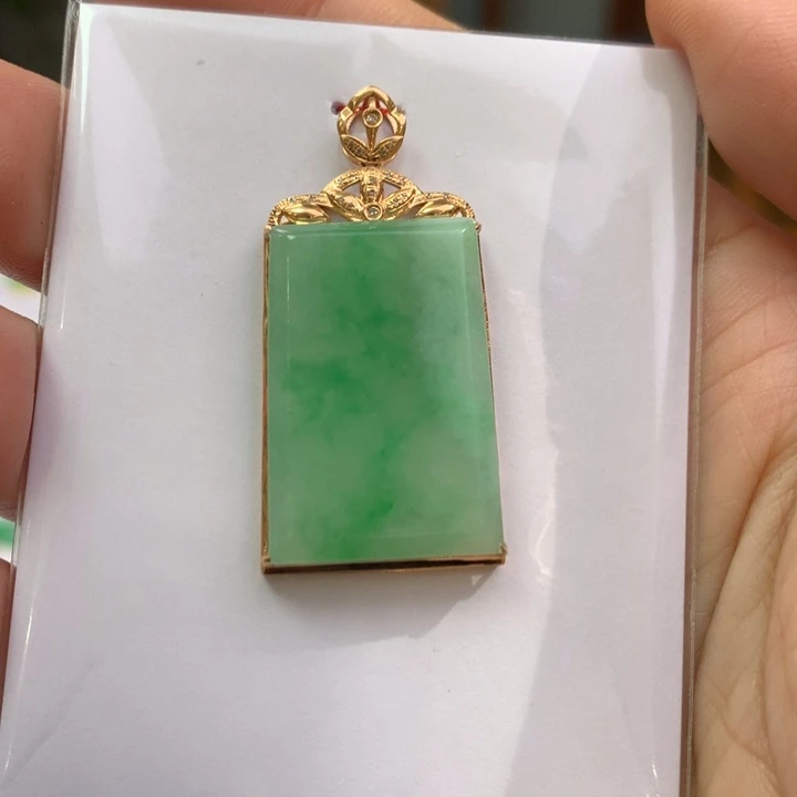 翡翠颈饰18K金镶嵌翡翠吊坠