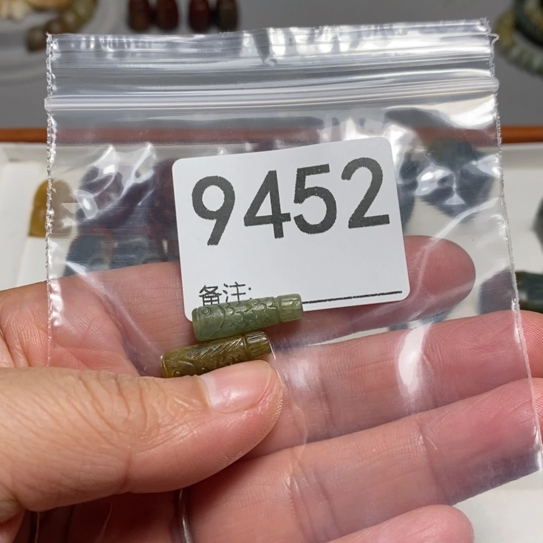 颈饰未镶嵌透闪石质玉⁽****⁾