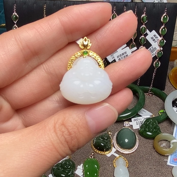 颈饰18K金镶嵌和田玉