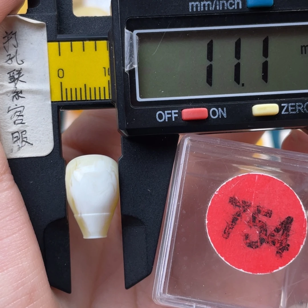 秋***树蜜蜡未镶嵌珠宝奇石微瑕