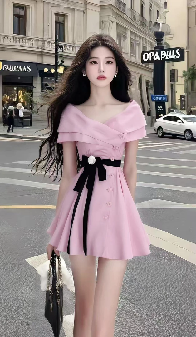 轻奢时尚高端大气温柔风粉色低领短袖修身收腰设计感系带连衣裙女