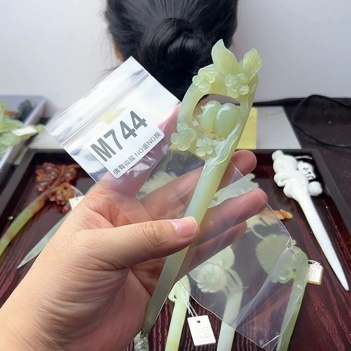 蛇纹石玉发饰合金琴**俗