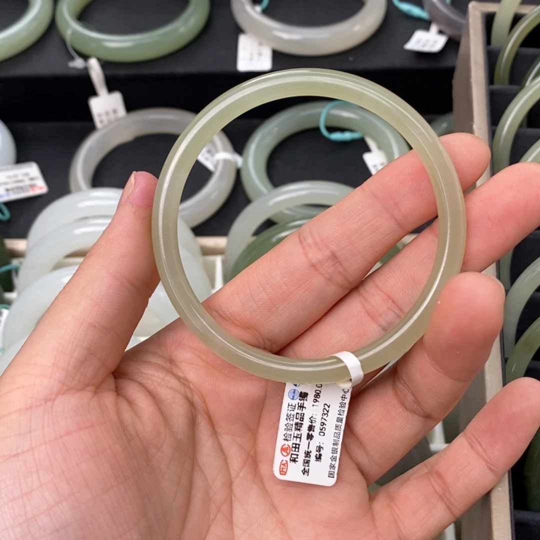 和田玉手镯未镶嵌57.58