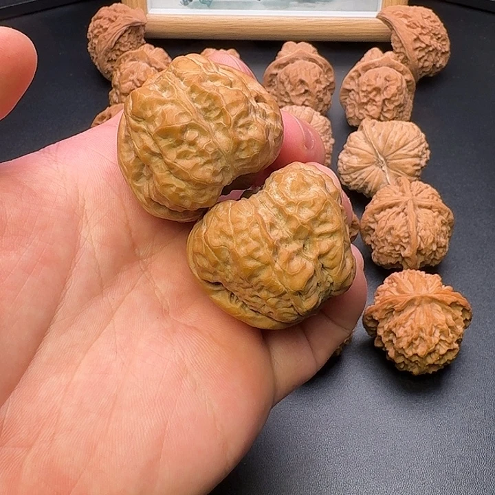 文玩核桃吊坠蛤蟆肉娃