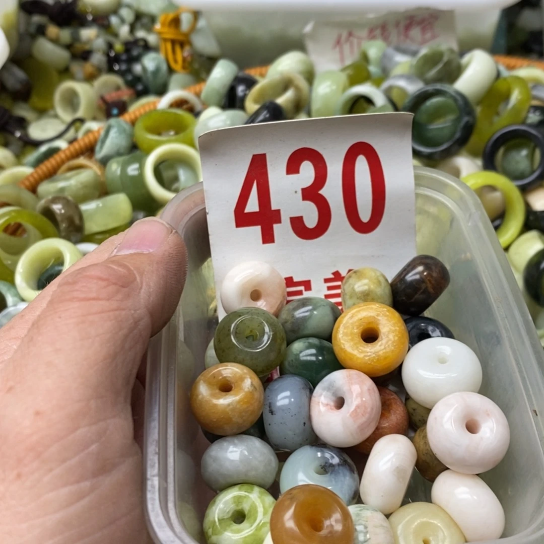 蛇纹石玉挂坠未镶嵌