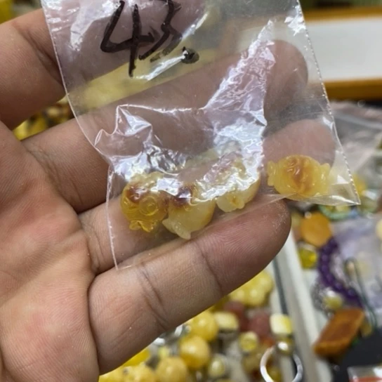 蜜蜡未镶嵌裸石多样性发货其一